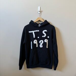Taylor Swift 1989 Rare pullover black spell out hoodie